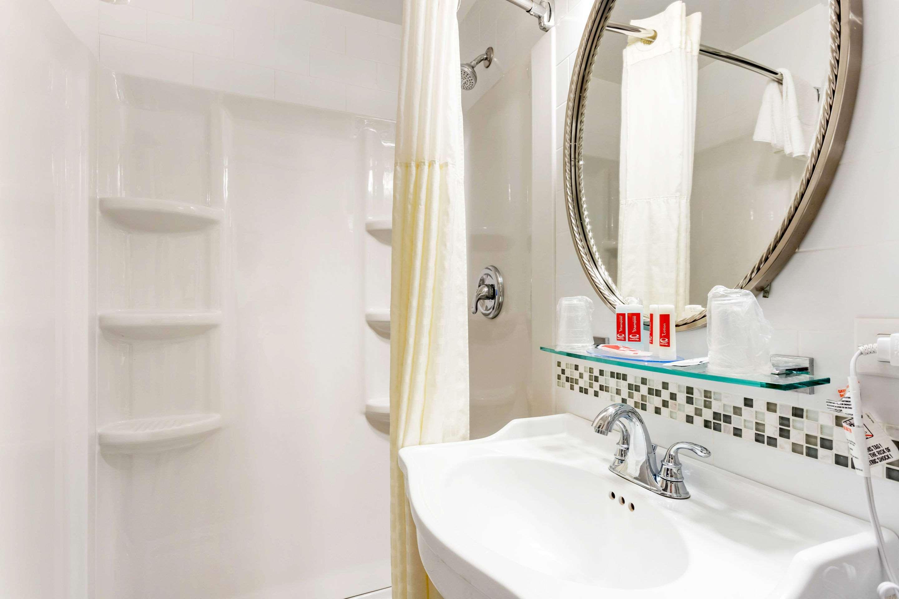 Econo Lodge Хиксвилл Экстерьер фото